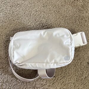 Lululemon Everywhere Belt Bag 1L White Opal